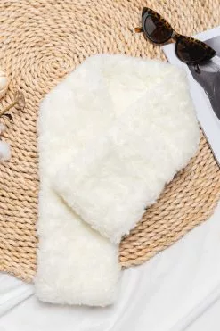 Cupshe Never Stop White Criss Cross Cozy Scarf