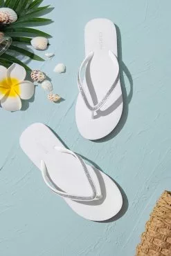 Cupshe Blanco Minimalist Flip Flops