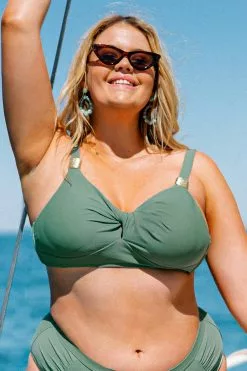 Cupshe Braylee Green Twist Plus Size Bikini Top
