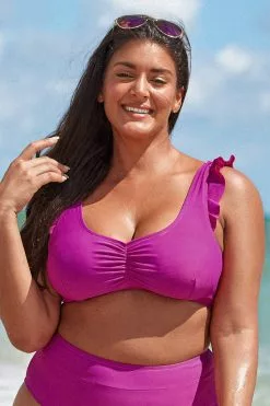Cupshe Amira Fuchsia Ruffle Back Hook Plus Size Bikini Top