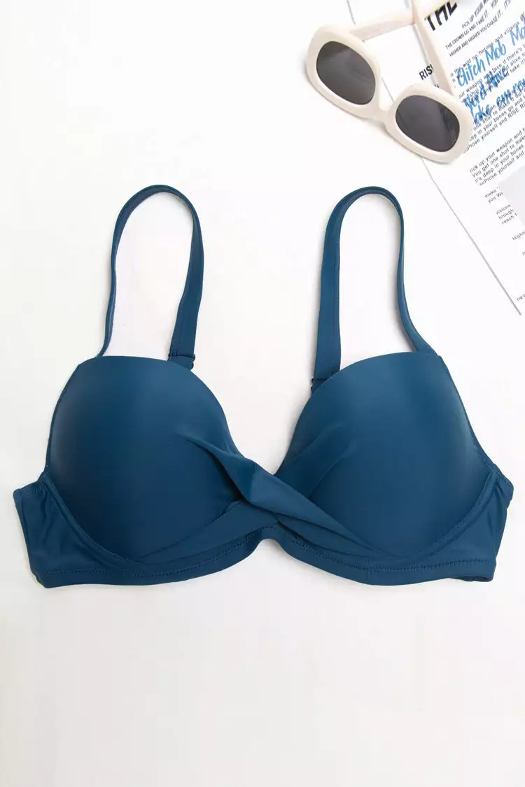 Cupshe Elsa Criss Cross Ruched Plus Size Bikini Top 3 Cupshe Elsa Criss Cross Ruched Plus Size Bikini Top - Image 3