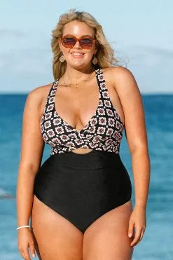 Cupshe Soleil Geo Molded Twist Front Plus Size One Piece Swimsuit