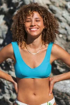 Cupshe Angel Sporty Bikini Top