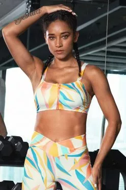 Cupshe Amantea Abstract Print Zip Front Sports Bra 7 Cupshe Amantea Abstract Print Zip Front Sports Bra -Deals Cupshe Store 1 ba69c087 c2f8 4a9c 867b 352caad57b06