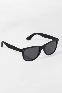 Cupshe Black Magic Minimalist Sunglasses