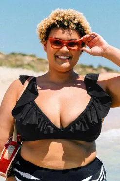 Cupshe Joelle Black Ruffle Plus Size Bikini Top