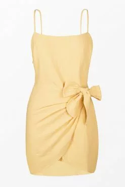 Cupshe Brooklynn Fitted Waisted Adjustable Straps Bunny Tie Wrap Dress