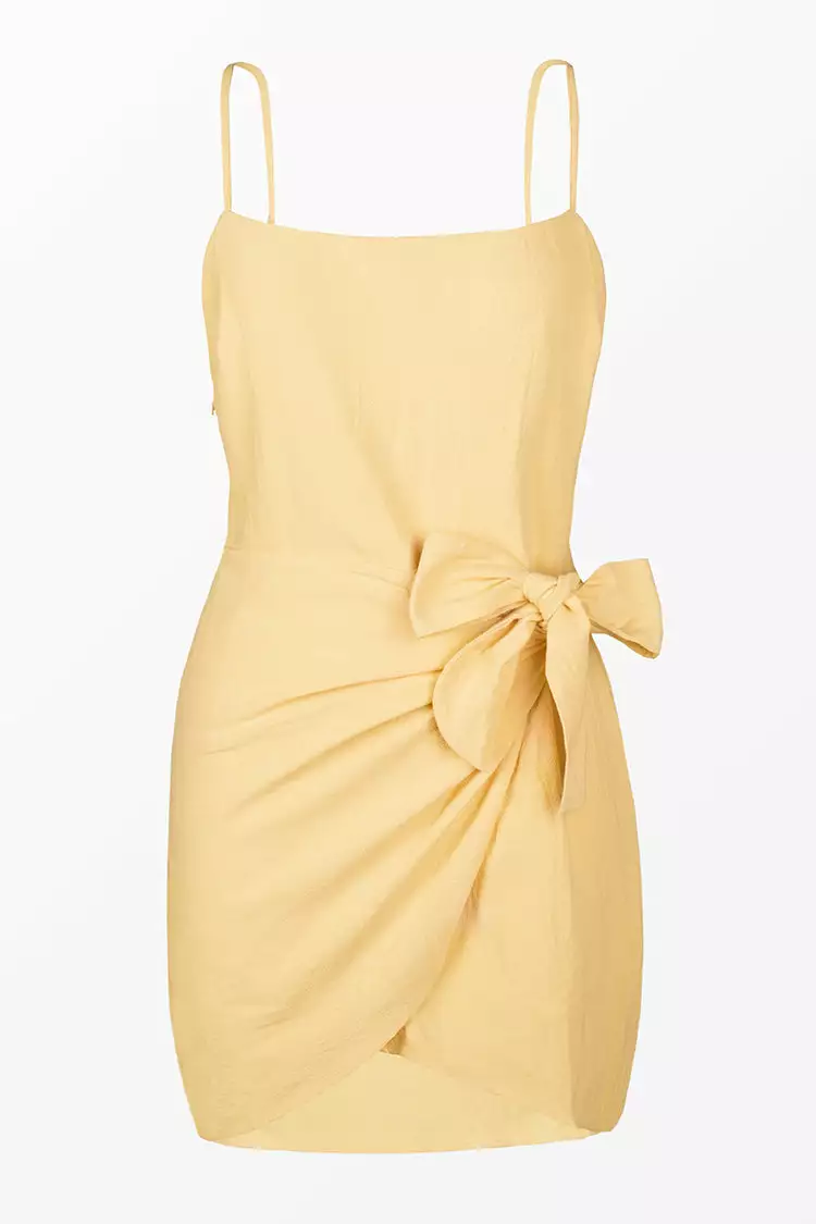 Cupshe Brooklynn Fitted Waisted Adjustable Straps Bunny Tie Wrap Dress 1 Cupshe Brooklynn Fitted Waisted Adjustable Straps Bunny Tie Wrap Dress