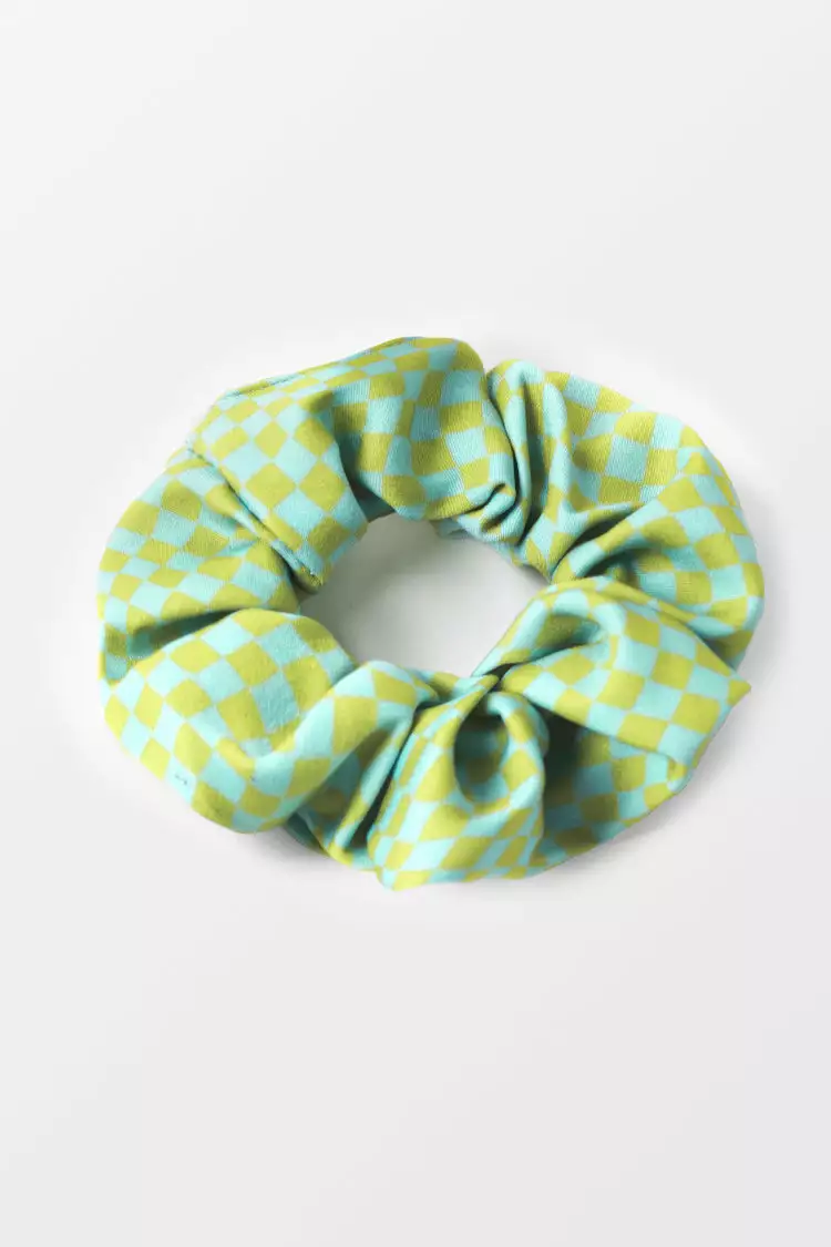 Cupshe Papaya Green Gingham Ruching Hair Tie 2 Cupshe Papaya Green Gingham Ruching Hair Tie - Image 2