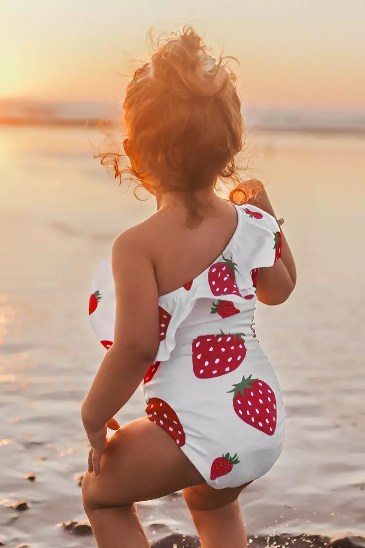 Cupshe Daisy Strawberry Print One Piece Swimsuit For Toddler Girls And Girls 2 Cupshe Daisy Strawberry Print One Piece Swimsuit For Toddler Girls And Girls - Image 2