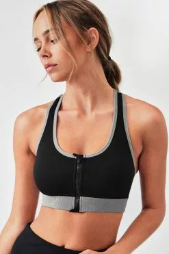 Cupshe Creekside U-neck Front Zipper Cut Out Sports Bra