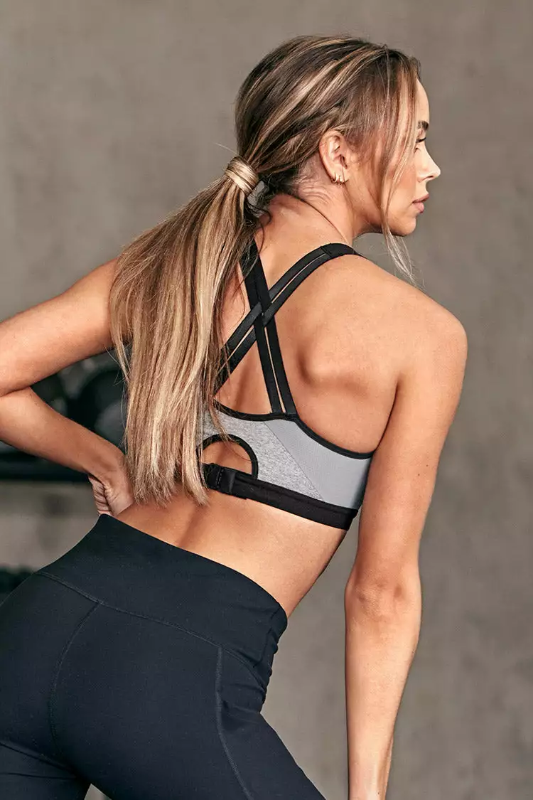 Cupshe The Perfect One Front Zipper Criss Cross Sports Bra 5 Cupshe The Perfect One Front Zipper Criss Cross Sports Bra - Image 5