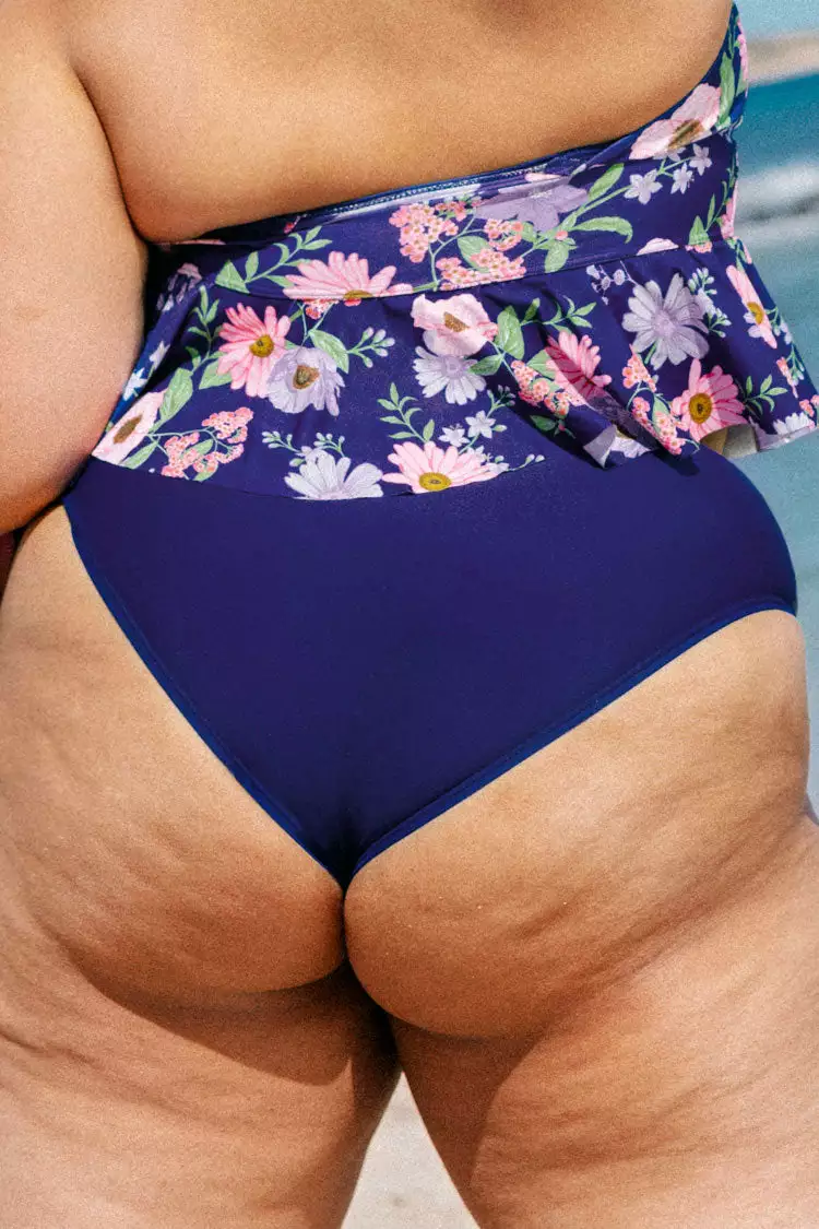 Cupshe Lainey Solid Plus Size Bikini Bottom 2 Cupshe Lainey Solid Plus Size Bikini Bottom - Image 2