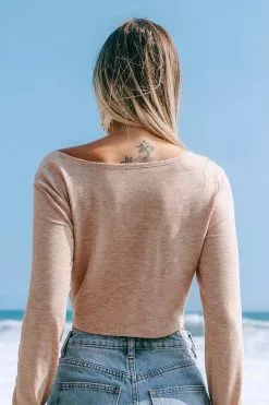 Cupshe Wildpoppy V-neck Twist Crop Sweatshirt -Deals Cupshe Store 2 f3893855 c223 4b4d a173 075bc578e313