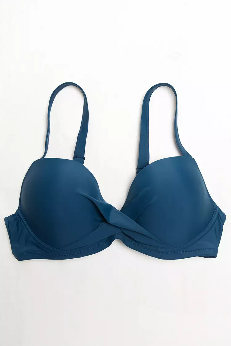 Cupshe Elsa Criss Cross Ruched Plus Size Bikini Top 5 Cupshe Elsa Criss Cross Ruched Plus Size Bikini Top - Image 5