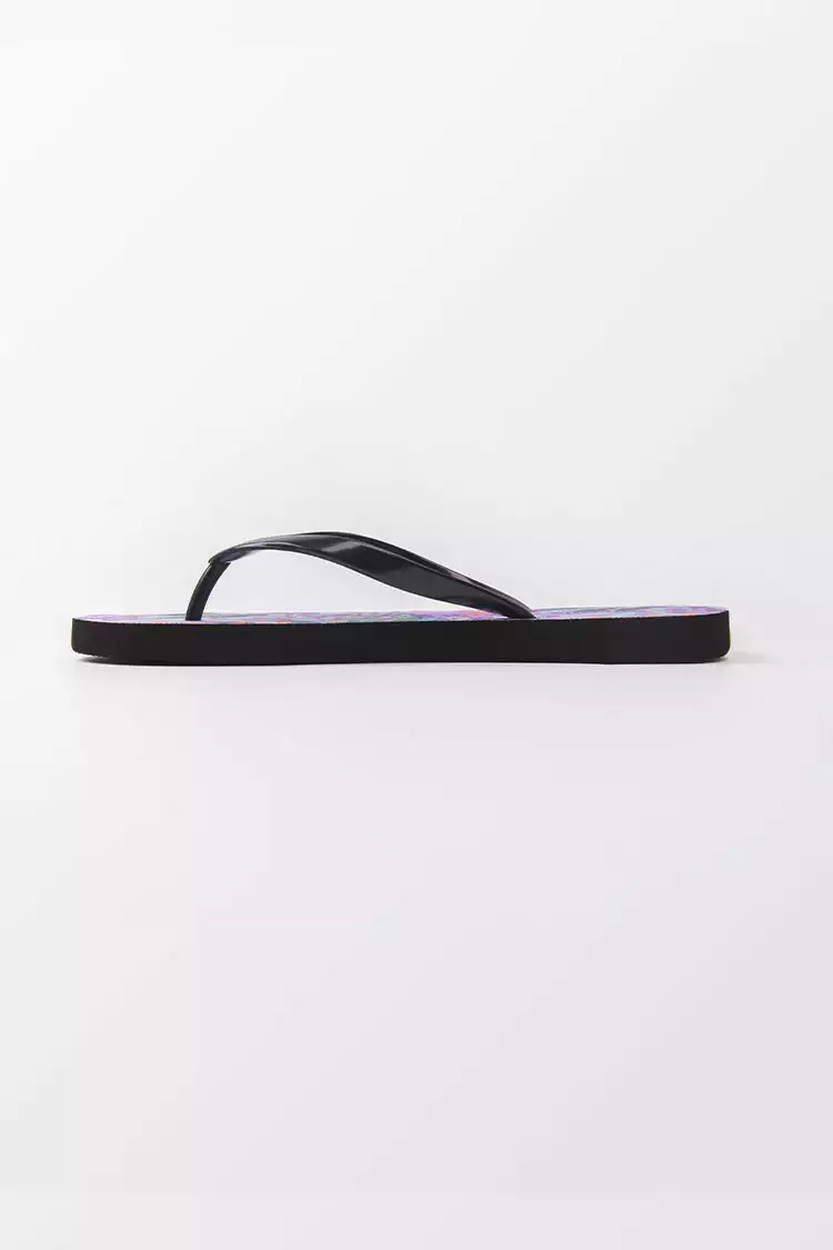 Cupshe Frolick Floral Flip Flops 3 Cupshe Frolick Floral Flip Flops - Image 3