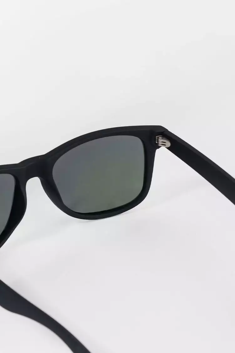 Cupshe Black Magic Reflective Sunglasses 3 Cupshe Black Magic Reflective Sunglasses - Image 3