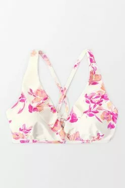 Cupshe Nichole Floral Ruffle Trim Plus Size Bikini Top 6 Cupshe Nichole Floral Ruffle Trim Plus Size Bikini Top -Deals Cupshe Store 3 0d43897e d5c4 4de9 bbde eacf85d8837f