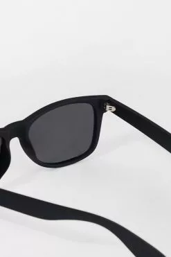 Cupshe Black Magic Minimalist Sunglasses 5 Cupshe Black Magic Minimalist Sunglasses -Deals Cupshe Store 3 0ec78ec4 23db 4602 948f 16da6d5d60fe