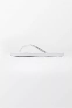 Cupshe Blanco Minimalist Flip Flops 6 Cupshe Blanco Minimalist Flip Flops -Deals Cupshe Store 3 176a0ea2 e323 41cd ac9c 4d8ac50a8709