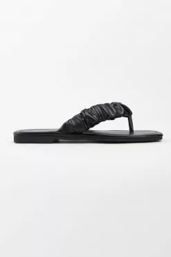 Cupshe Black Orchid Ruched Thong Sandals 6 Cupshe Black Orchid Ruched Thong Sandals -Deals Cupshe Store 3 35a48d21 2355 4d0a b0c8 88e8ba3a7057