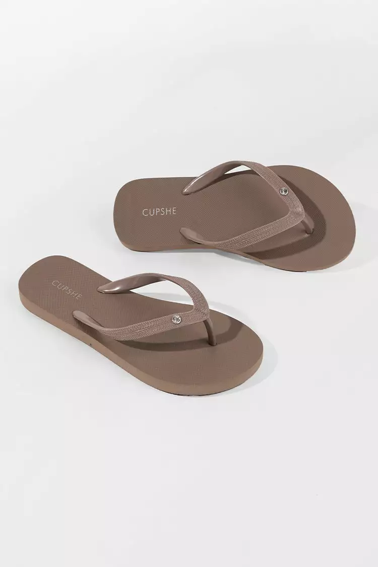 Cupshe Sand Bar Rhinestone Golden Flip Flops 3 Cupshe Sand Bar Rhinestone Golden Flip Flops - Image 3