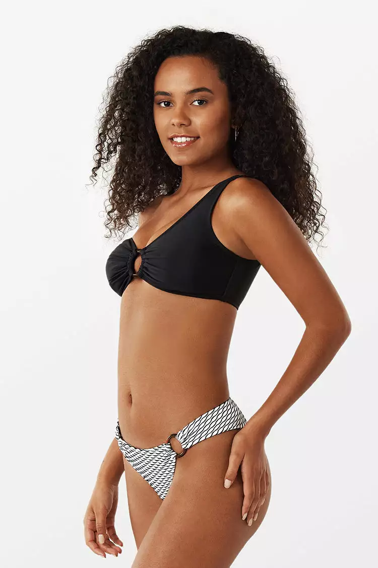 Cupshe One Shoulder Bikini with Stripes 6 Cupshe One Shoulder Bikini with Stripes - Image 6