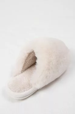 Cupshe Lucky White Faux Rabbit Fur Fluffy Slippers 6 Cupshe Lucky White Faux Rabbit Fur Fluffy Slippers -Deals Cupshe Store 3 4 d2173cc7 af9a 4a81 bf24 21a7443b9ee3