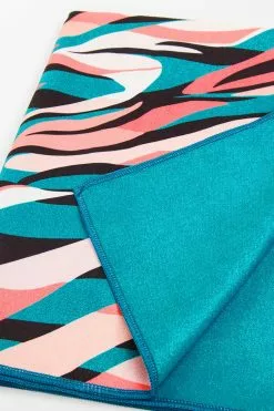 Cupshe Ripple Zebra Striped Beach Blanket 7 Cupshe Ripple Zebra Striped Beach Blanket -Deals Cupshe Store 3 71d9dc80 9639 4617 83fe e75c1b204275