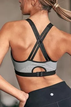 Cupshe The Perfect One Front Zipper Criss Cross Sports Bra 11 Cupshe The Perfect One Front Zipper Criss Cross Sports Bra -Deals Cupshe Store 3 72fd036c bc61 4cfa 98b4 b3ea51b64bf5