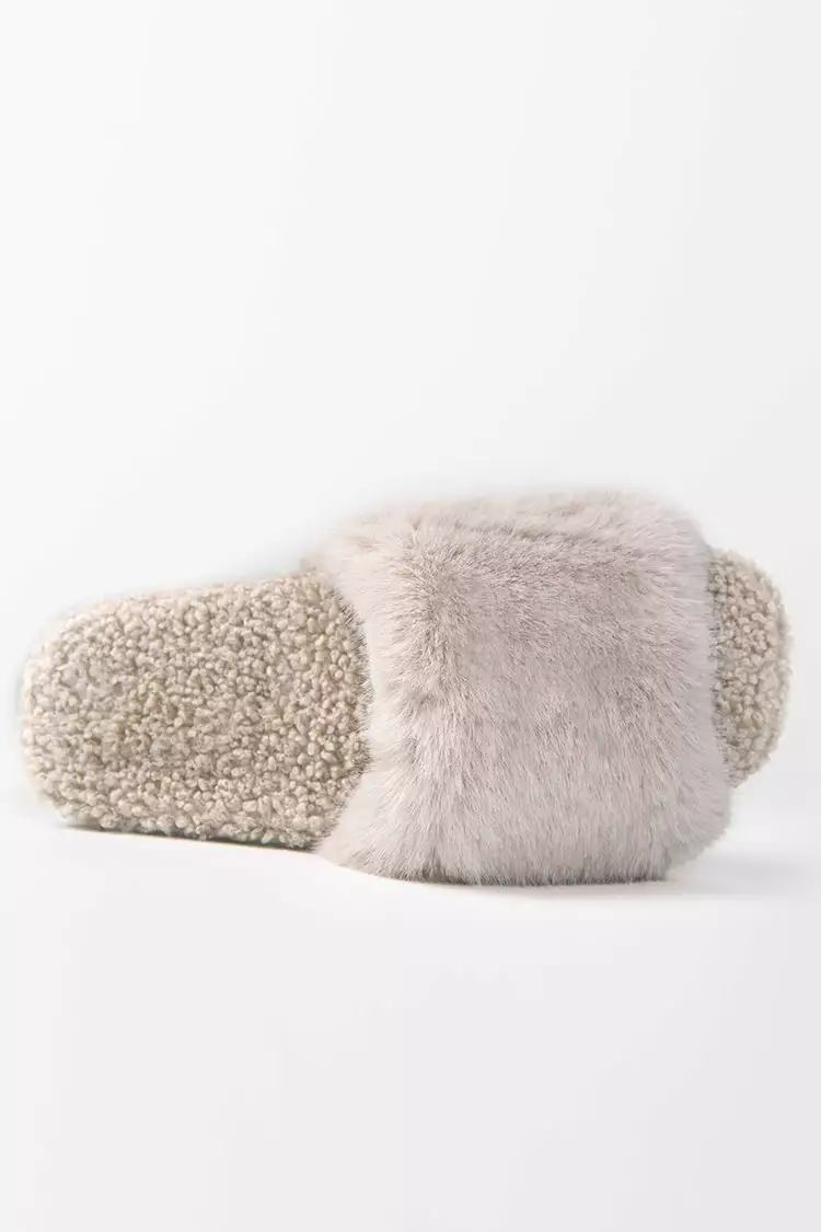 Cupshe Ravenna Plush Faux Rabbit Fur Slippers 3 Cupshe Ravenna Plush Faux Rabbit Fur Slippers - Image 3