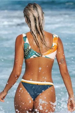 Cupshe White and Orange Trim Bikini Bottom 11 Cupshe White and Orange Trim Bikini Bottom -Deals Cupshe Store 3 97999873 758f 421e 8fa2 59609ae02f1c