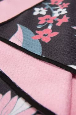 Cupshe Floral Bliss Floral Beach Blanket 5 Cupshe Floral Bliss Floral Beach Blanket -Deals Cupshe Store 3 9a259dd7 1e15 4879 8048 d98f6491238d