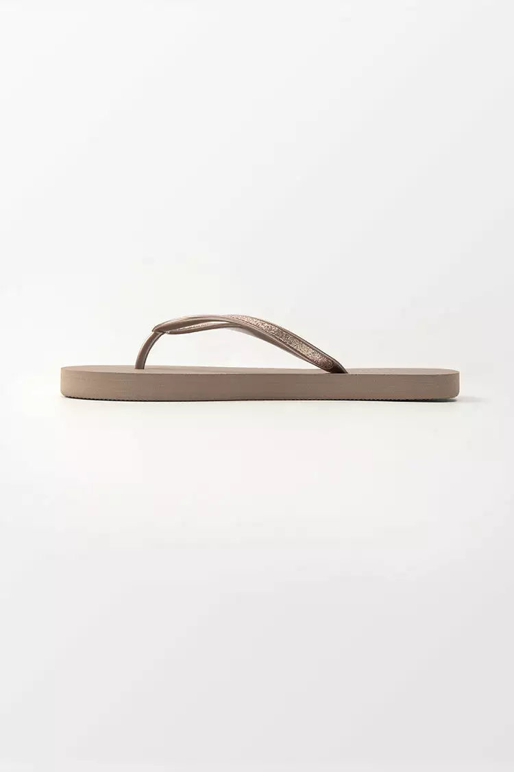 Cupshe Desert Sand Minimalist Flip Flops 3 Cupshe Desert Sand Minimalist Flip Flops - Image 3