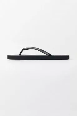 Cupshe Noire Minimalist Flip Flops 6 Cupshe Noire Minimalist Flip Flops -Deals Cupshe Store 3 c06a907e 7140 405d b770 dc471653fc71