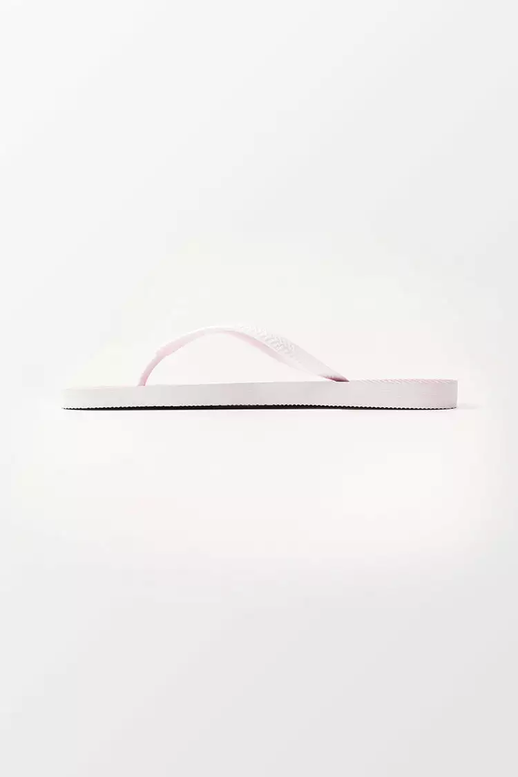 Cupshe Sunrise Gradient Flip Flops 3 Cupshe Sunrise Gradient Flip Flops - Image 3