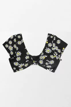 Cupshe Lucia Ditsy Bunny Tie Short Sleeve Plus Size Bikini Top 6 Cupshe Lucia Ditsy Bunny Tie Short Sleeve Plus Size Bikini Top -Deals Cupshe Store 3 e8ea8ba2 e9be 4074 be31 df4c73eafee3