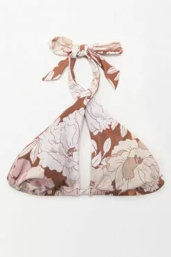 Cupshe Kari Floral Criss Cross Halter Back Tie Bikini Top 6 Cupshe Kari Floral Criss Cross Halter Back Tie Bikini Top -Deals Cupshe Store 3 f86ad09f b639 474f b7d7 eaf4e2e3d0bd