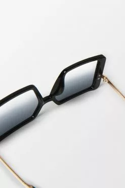 Cupshe Black Magic Oversized Sunglasses 6 Cupshe Black Magic Oversized Sunglasses -Deals Cupshe Store 3 ffe96e46 e378 4847 a65e 8a11f953b048