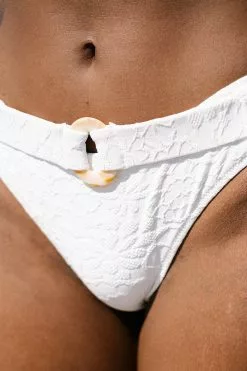 Cupshe Alaia White Triangle Belted Bikini -Deals Cupshe Store 4 1729aca0 4802 4253 b4c2 4c9378ace99b