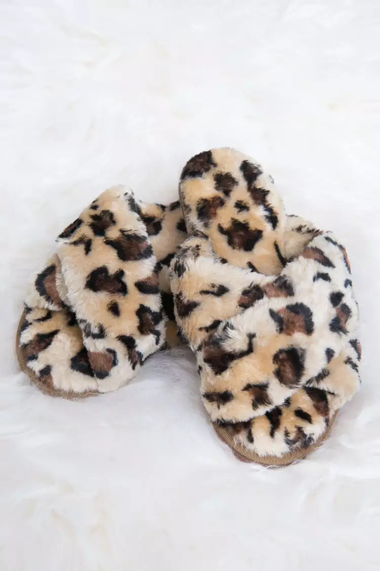 Cupshe Lark Leopard Cross Strap Fluffy Slippers 4 Cupshe Lark Leopard Cross Strap Fluffy Slippers - Image 4