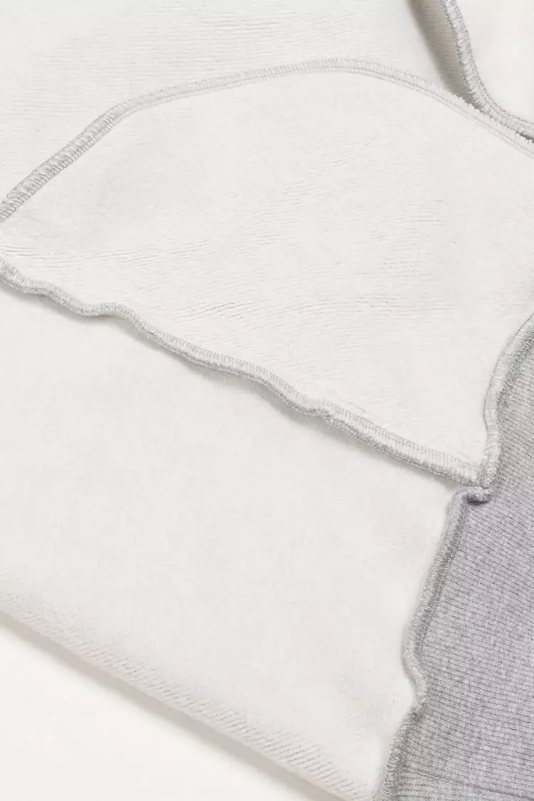 Cupshe Snow Kiss Gray Hoodie 4 Cupshe Snow Kiss Gray Hoodie - Image 4