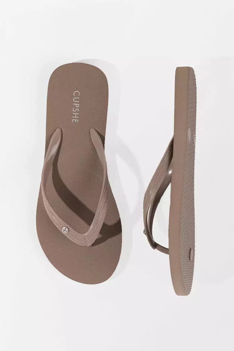 Cupshe Sand Bar Rhinestone Golden Flip Flops 4 Cupshe Sand Bar Rhinestone Golden Flip Flops - Image 4