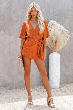 Cupshe Annamarie Plunge Tie Waist Romper 7 Cupshe Annamarie Plunge Tie Waist Romper -Deals Cupshe Store 4 45535fb5 7689 416d 9550 8e6a94542237