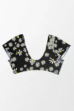 Cupshe Lucia Ditsy Bunny Tie Short Sleeve Plus Size Bikini Top 7 Cupshe Lucia Ditsy Bunny Tie Short Sleeve Plus Size Bikini Top -Deals Cupshe Store 4 74a07aba 6a0f 4fdc 9c32 7007d16edf42