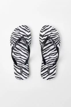 Cupshe Safari Zebra Striped Flip Flops -Deals Cupshe Store 4 7dba82a3 be8f 41c1 b35e 9516dbb81631