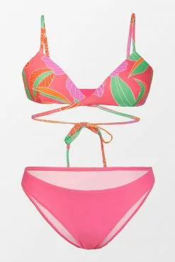 Cupshe Floral Impressions Reversible Triangle and Hipster Bikini Set 9 Cupshe Floral Impressions Reversible Triangle and Hipster Bikini Set -Deals Cupshe Store 4 882d36f5 0ed9 4fb0 ad84 cbdfec2c1195