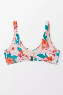 Cupshe Emerie Floral Twist Bikini Top 7 Cupshe Emerie Floral Twist Bikini Top -Deals Cupshe Store 4 ca04dc4c c80e 4210 a910 95c1dc5b7eed
