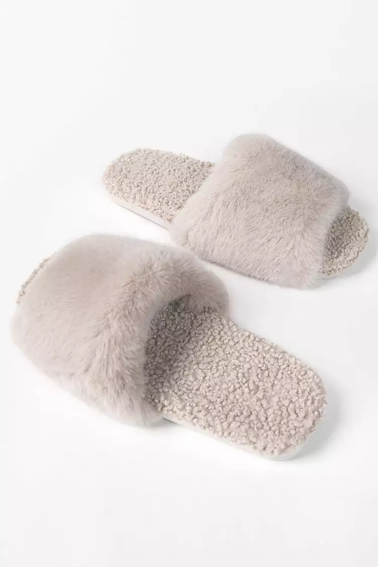 Cupshe Ravenna Plush Faux Rabbit Fur Slippers 4 Cupshe Ravenna Plush Faux Rabbit Fur Slippers - Image 4