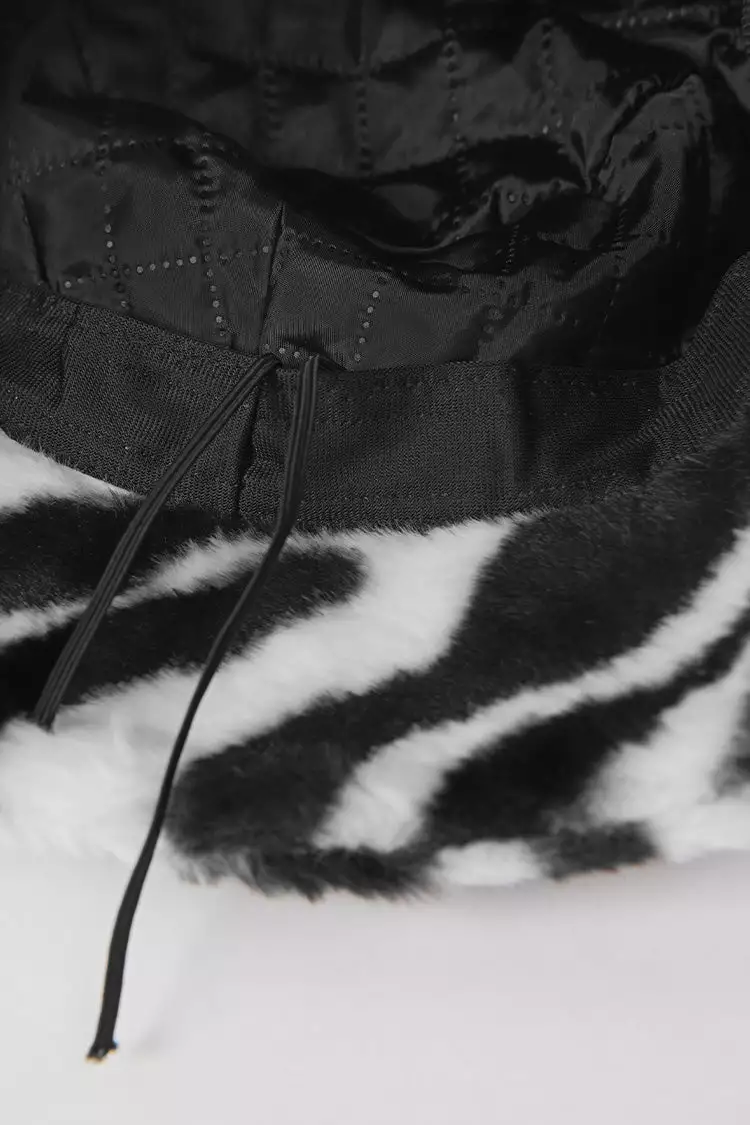 Cupshe Dynamic star Zebra Striped Fluffy Bucket Hat 4 Cupshe Dynamic star Zebra Striped Fluffy Bucket Hat - Image 4